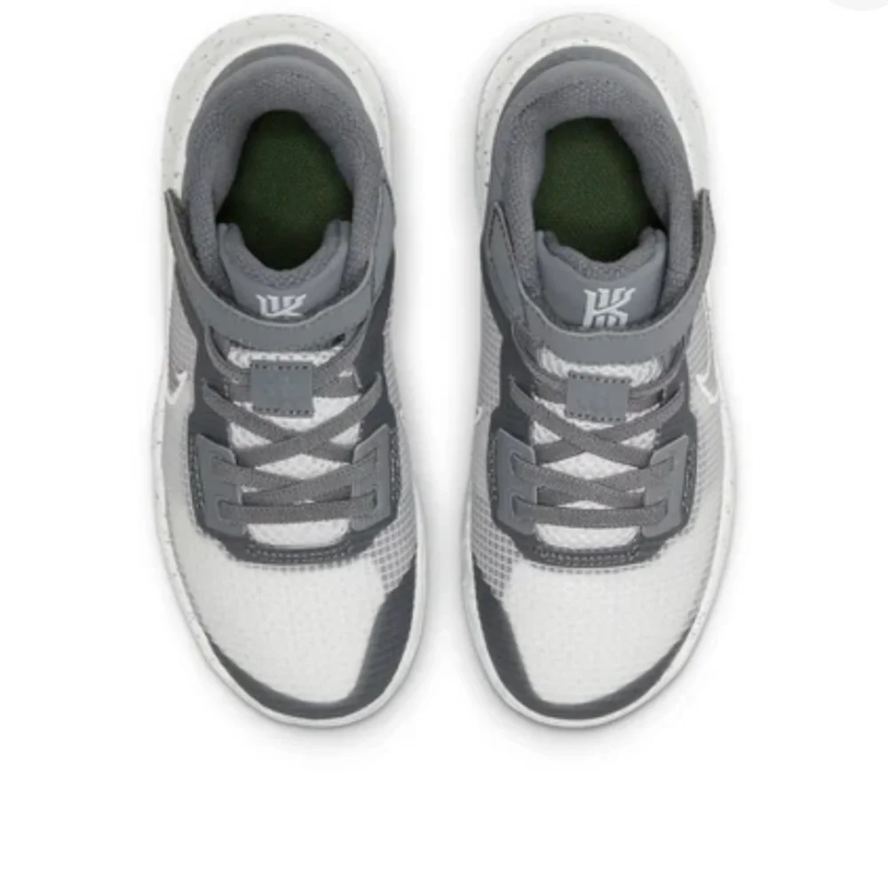 Nike Kyrie Flytrap 4 White/Grey CT5536-115 size 11.5C floor model boy sneakers